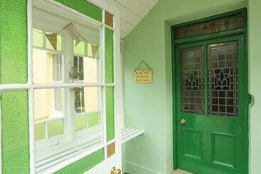 Cabane Lower Great Torr