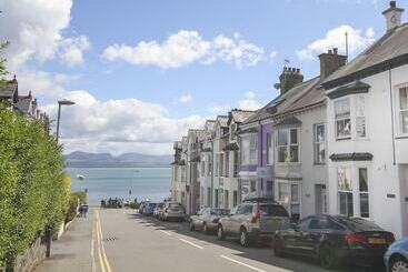 Mökkimajoitus Ty Ardwyn