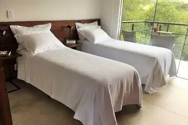 ホテル Latitude Lodge