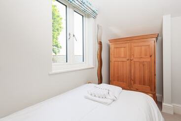 کلبه Keepers Lodge, Hillfield Village