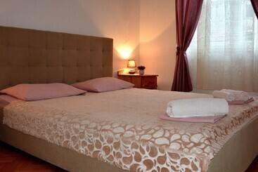 민박 Montenegro Backpackers Home Kotor