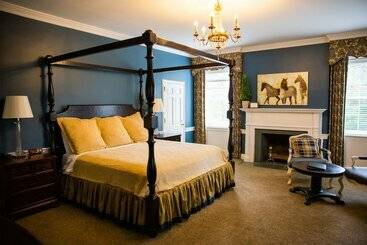 Providence Manor House Bed & Breakfast