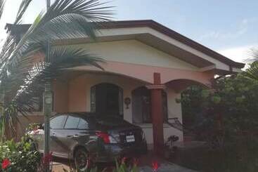 پانسیون Nayuribe Familiar House