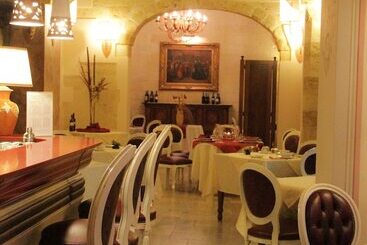 Kelina Charme Hotel By Cantine Due Palme