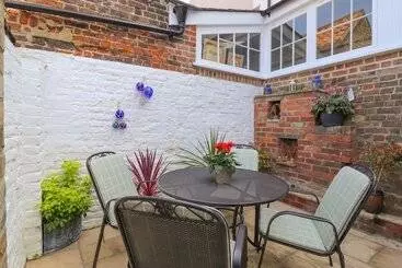 Mökkimajoitus Samphire