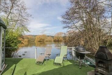 茅舍 Lakeview Yurt