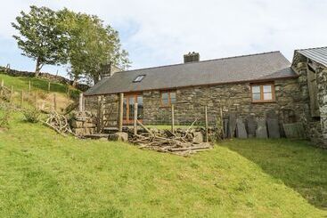 بيت ريفى Ty Hir