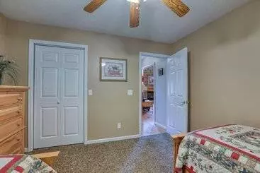 Mökkimajoitus Moosetrax   3 Bedrooms, 2 Baths, Sleeps 6 Cabin By Redawning