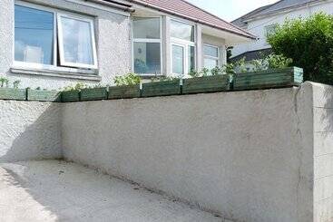 קוטג'' The Annexe, Laburnum