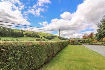 Mökkimajoitus Drainbyrion Farm House