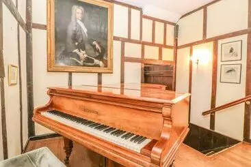 Mökkimajoitus Hoath House