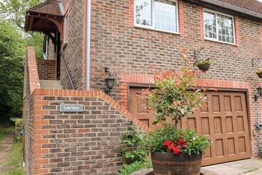 Miswells Cottages   Lake View