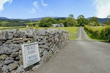 קוטג'' Pickle Barn