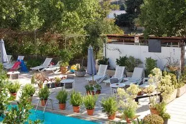 Hotelli Nicos & Olympia Apartments