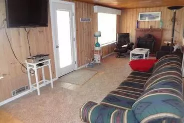 Mökkimajoitus Beachfront Mutiny Bay Cabin