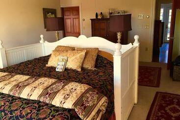 Cayuga lake inn Ithaca Hotel alt 