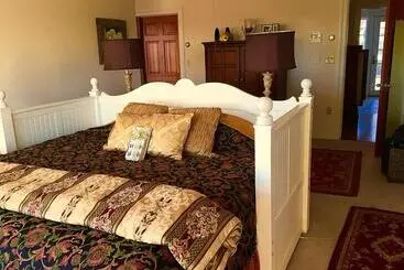 Cayuga lake inn Ithaca Hotel alt 