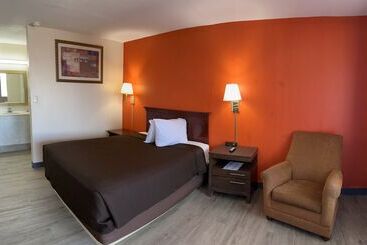 فندق على الطريق Economy Inn