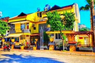 پانسیون Golden Rock