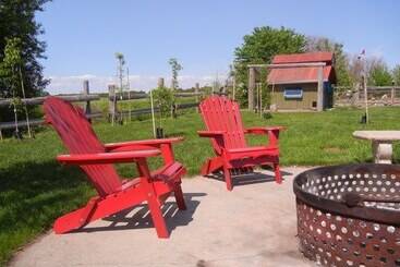 Duck Pond Bed & Breakfast Cottage