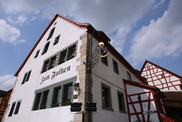 Отель Landhaus Zum Falken