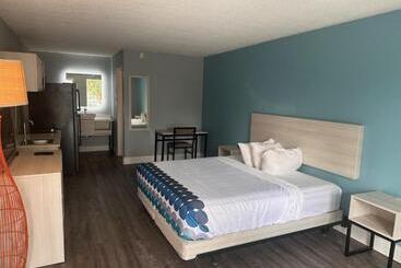 Suburban Studios By Choice Hotels   Award Winning   New 2024   Walk To Eateries & Grocery   Ultra Sp