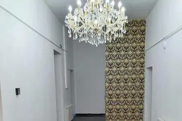 هتل Piata Uniri Cozy Inn