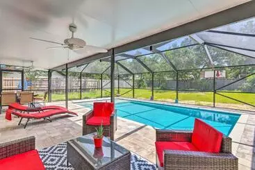 ツーリストアパートメント Close To Beaches   Family Friendly Home With Pool!