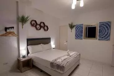 ホテル Bonsai Jacuzzi Suites