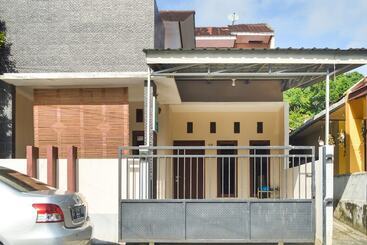 Hotel Oyo 91491 Zalfa Guest House Syariah