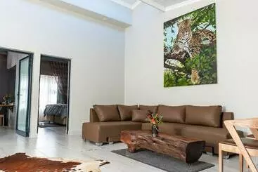 ペンション The Hank Maribashoek Adventure Lodge