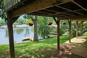 Turistihuoneistot Lakefront Home At Lake Chickamauga! Walk To The Marina!