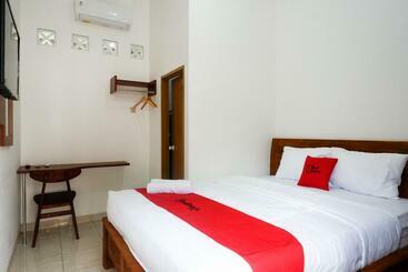 בית מלון כפרי Reddoorz Syariah Near Exit Tol Krapyak Semarang