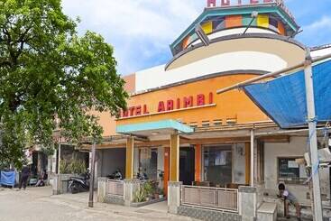 Spot On 91444 Hotel Arimbi