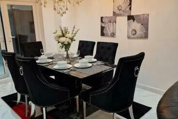 Жильё для туристов Linx View 4 Bedroom House