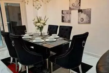 ツーリストアパートメント Linx View 4 Bedroom House