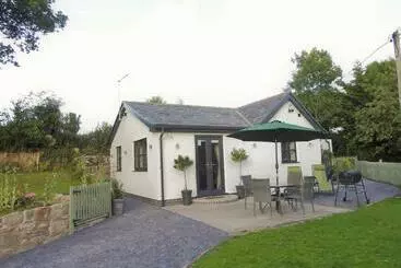 Apartaments turístics Cosy Country Cottage With Outdoor Bathing