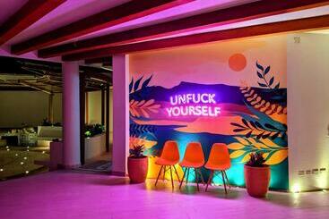 בית מלון כפרי Off Hostel