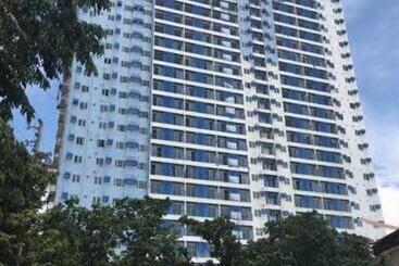 Lägenhetshotell Lifestyle At The Loop Towers Condotel