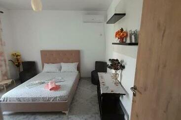 Pensione Mona S Guesthouse