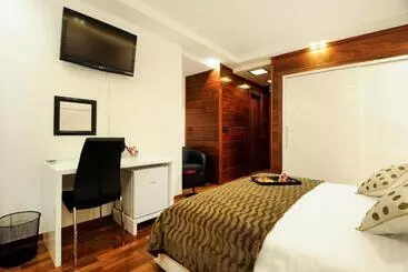 Pension Main Street Studio And Rooms