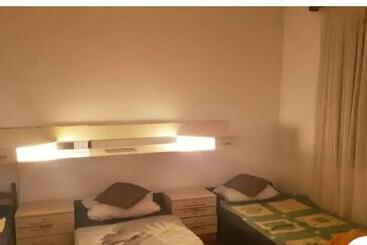 پانسیون Trokrevetna Soba Sa Zajednickim Kupatilom