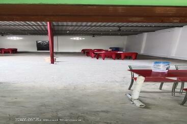 فندق Oyo 85611 Kaikshi Chicken Point