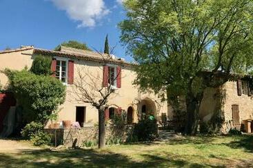 פנסיון Sous Le Micocoulier