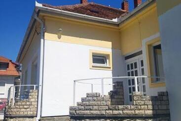 פנסיון Villa Vanília