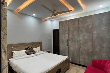 膳宿费 Bed & Breakfast Islamabad