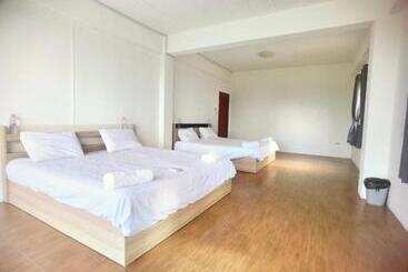 هتل 115 Townhouse