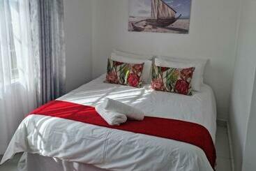 פנסיון 57 On Lorne Guesthouse