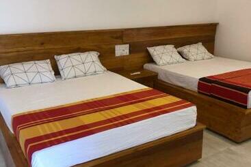 بنسيون Sun Rise Family Resort Anuradhapura