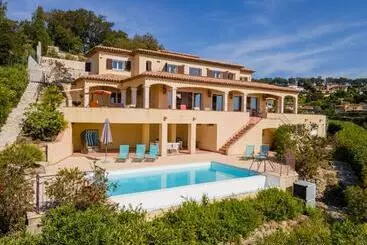 Turist apartmanları Villa Marly Mit Meerblick Und Pool
